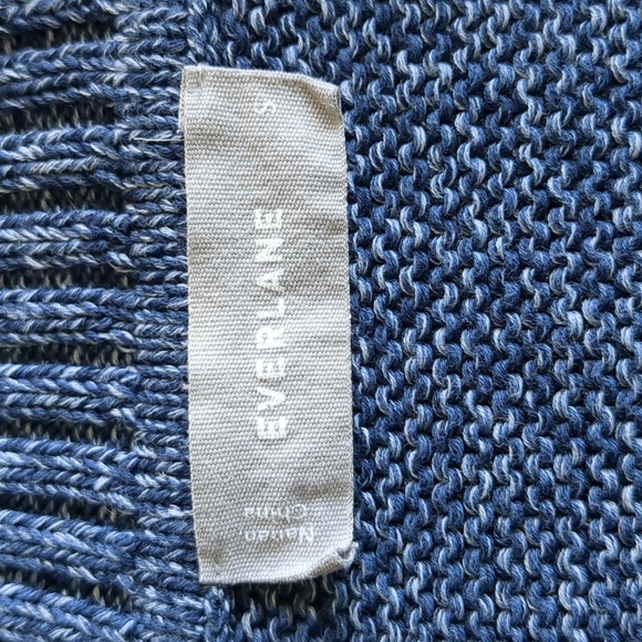 Everlane Link-Stitch V-Neck Sweater in dark blue twist - Picture 2 of 3